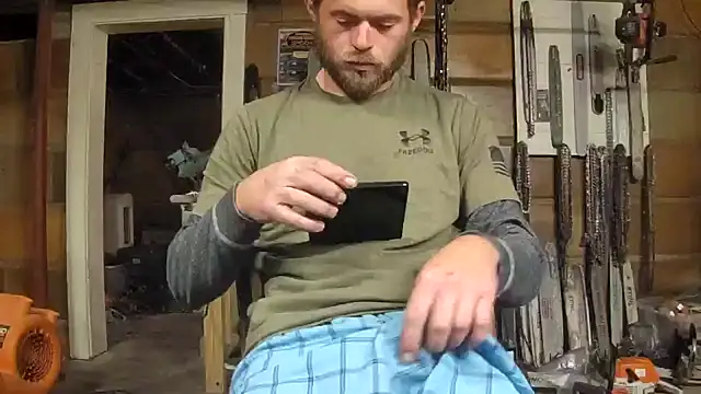 Snapshot of Bigoleslong98765 chatting on October 25, 3:14 am Bigoleslong98765 online show from October 25, 3:14 am