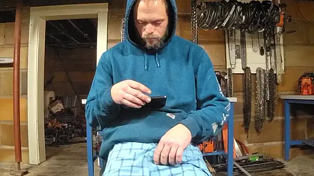 Snapshot of Bigoleslong98765 chatting on November 28, 4:37 am Bigoleslong98765 online show from November 28, 4:37 am