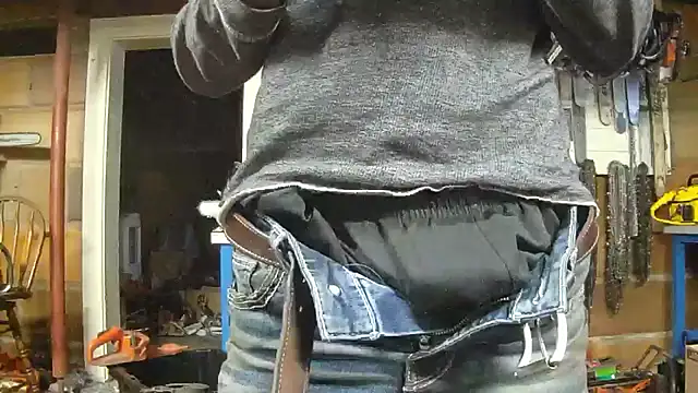 Snapshot of Bigoleslong98765 chatting on December 3, 3:21 pm Bigoleslong98765 online show from December 3, 3:21 pm