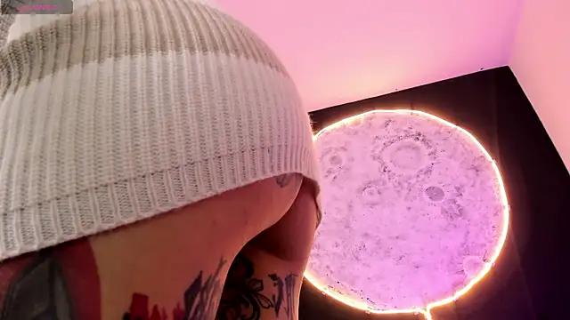 Snapshot of GinebraaFox_ chatting on March 1, 4:44 pm GinebraaFox online show from March 1, 4:44 pm