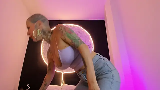 Snapshot of GinebraaFox_ chatting on March 10, 2:48 pm GinebraaFox online show from March 10, 2:48 pm