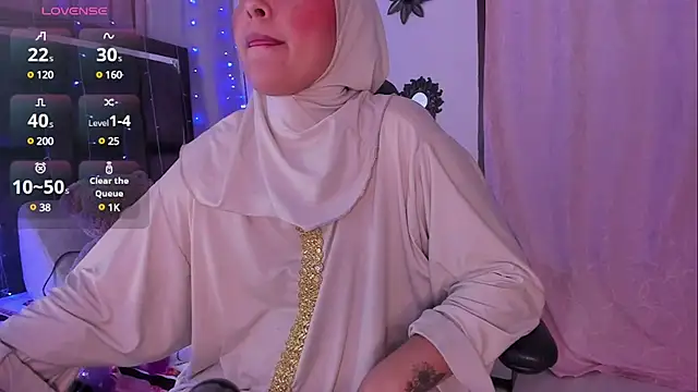 AishaAmin  online show from January 18, 6:45 am