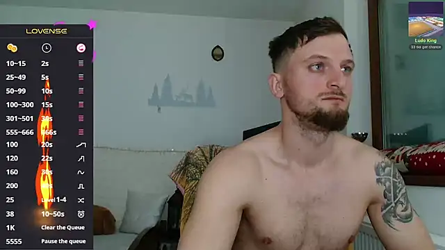 Snapshot of cuple_hoot_ chatting on March 5, 4:35 pm cuple hoot  online show from March 5, 4:35 pm