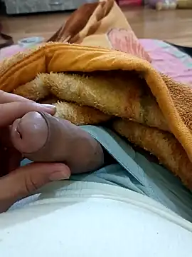 Snapshot of mrmukesh007 chatting on December 21, 3:09 pm mrmukesh007 online show from December 21, 3:09 pm