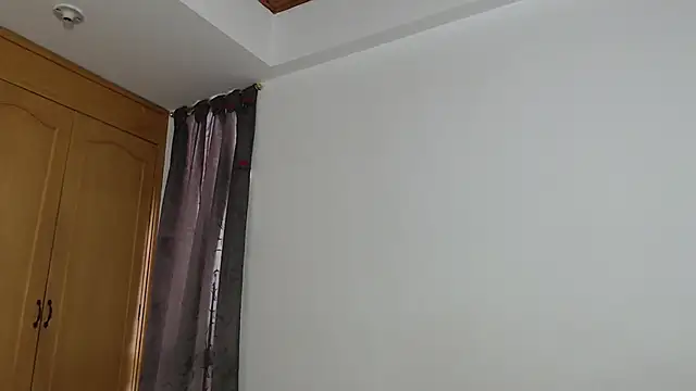 Snapshot of Sharickleon11 chatting on January 5, 9:03 pm Sharickleon11 online show from January 5, 9:03 pm