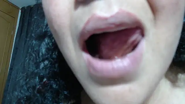Snapshot of Sharickleon11 chatting on February 4, 2:28 am Sharickleon11 online show from February 4, 2:28 am