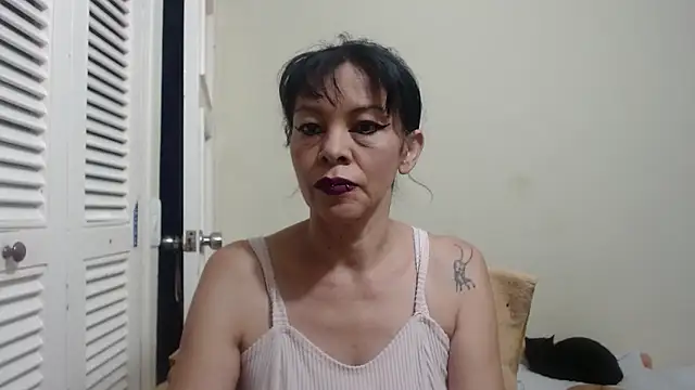 Snapshot of electra-mommy chatting on February 19, 12:33 pm electra-mommy online show from February 19, 12:33 pm