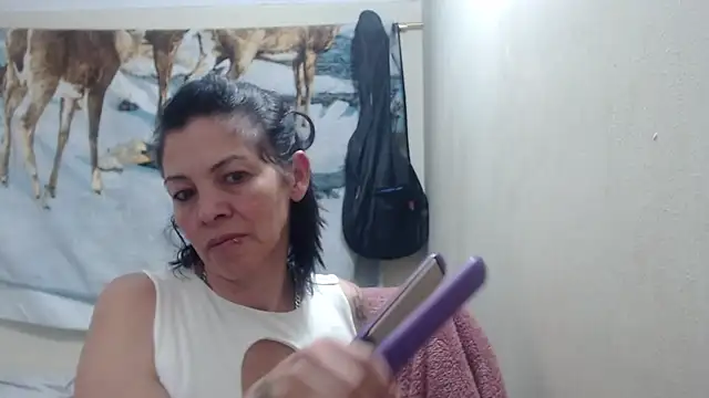Snapshot of electra-mommy chatting on February 27, 1:48 am electra-mommy online show from February 27, 1:48 am