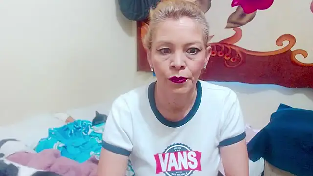 Snapshot of electra-mommy chatting on October 10, 12:26 pm electra-mommy online show from October 10, 12:26 pm