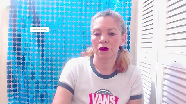 Snapshot of electra-mommy chatting on November 23, 12:05 pm electra-mommy online show from November 23, 12:05 pm