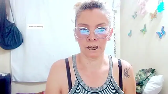 Snapshot of electra-mommy chatting on November 28, 11:13 am electra-mommy online show from November 28, 11:13 am