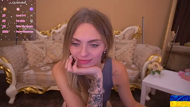 Snapshot of ChloeBrightt chatting on September 19, 8:09 pm ChloeBrightt online show from September 19, 8:09 pm