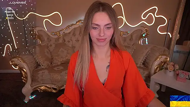 Snapshot of ChloeBrightt chatting on October 6, 7:55 pm ChloeBrightt online show from October 6, 7:55 pm