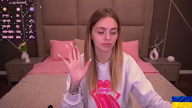 Snapshot of ChloeBrightt chatting on October 24, 8:16 pm ChloeBrightt online show from October 24, 8:16 pm