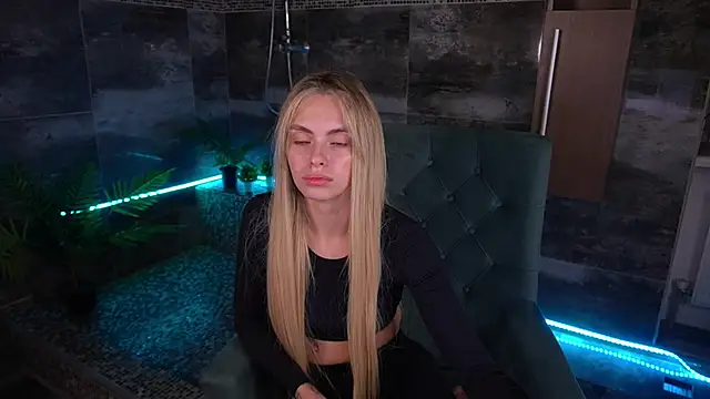 Snapshot of ChloeBrightt chatting on November 7, 8:42 pm ChloeBrightt online show from November 7, 8:42 pm