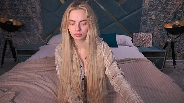 Snapshot of ChloeBrightt chatting on November 25, 8:53 pm ChloeBrightt online show from November 25, 8:53 pm