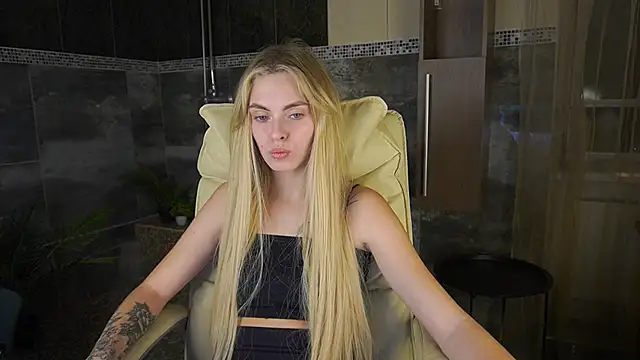 Snapshot of ChloeBrightt chatting on November 26, 9:05 pm ChloeBrightt online show from November 26, 9:05 pm