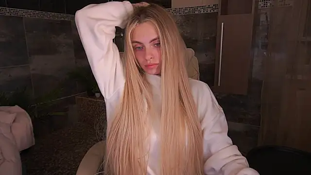 Snapshot of ChloeBrightt chatting on December 1, 9:09 pm ChloeBrightt online show from December 1, 9:09 pm