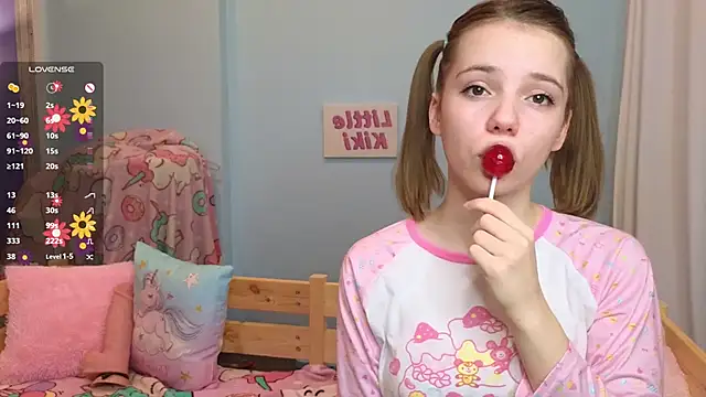 Snapshot of PrincessLittleKiki chatting on October 17, 7:11 am PrincessLittleKiki online show from October 17, 7:11 am