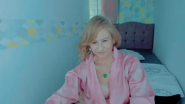 ScarletHoot  online show from December 30, 2:51 pm