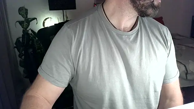 Snapshot of Mr_Beef chatting on December 7, 10:06 pm Mr Beef online show from December 7, 10:06 pm