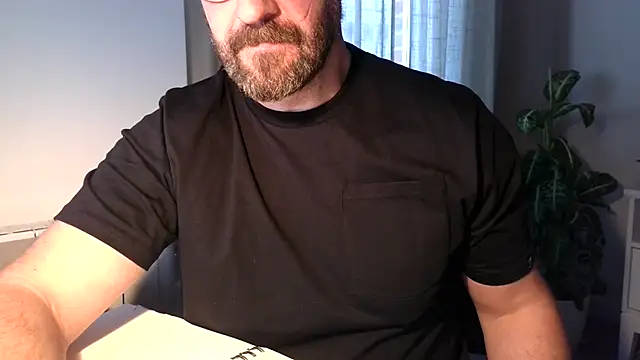 Snapshot of Mr_Beef chatting on December 9, 3:11 pm Mr Beef online show from December 9, 3:11 pm