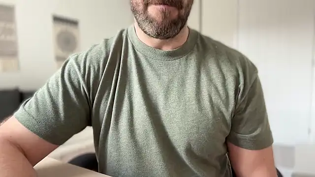 Snapshot of Mr_Beef chatting on March 14, 12:40 pm Mr Beef online show from March 14, 12:40 pm