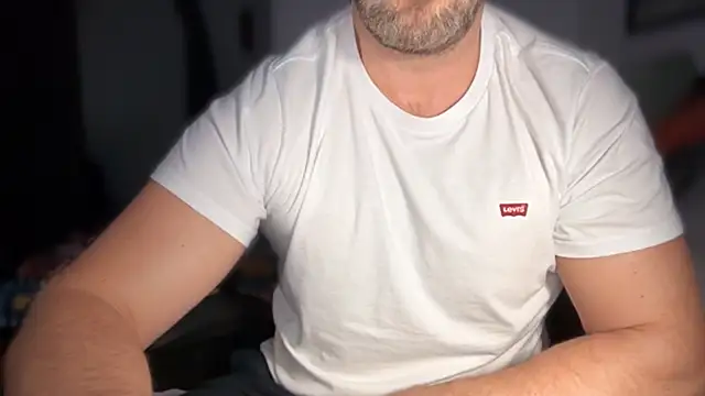 Snapshot of Mr_Beef chatting on October 15, 5:02 pm Mr Beef online show from October 15, 5:02 pm