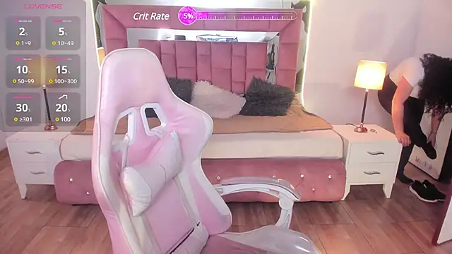 Snapshot of Aliciia_cute1 chatting on December 6, 9:57 pm Aliciia cute1 online show from December 6, 9:57 pm