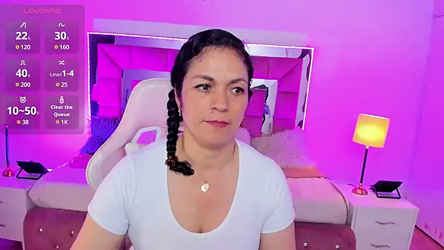 Snapshot of Aliciia_cute1 chatting on February 25, 10:07 pm Aliciia cute1 online show from February 25, 10:07 pm