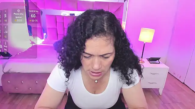 Snapshot of Aliciia_cute1 chatting on March 19, 8:54 pm Aliciia cute1 online show from March 19, 8:54 pm