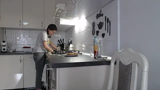 Snapshot of _JustmeHere_ chatting on November 15, 9:06 am JustmeHere online show from November 15, 9:06 am