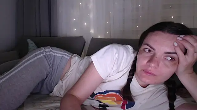 Snapshot of _JustmeHere_ chatting on December 1, 6:18 am JustmeHere online show from December 1, 6:18 am