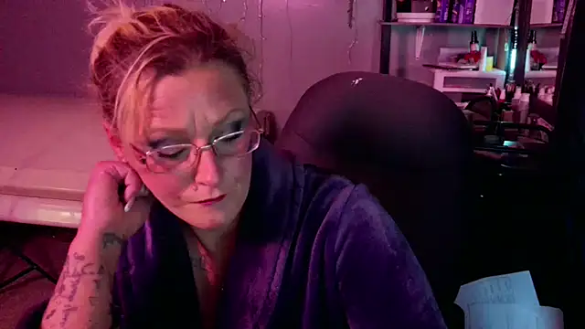 Lisalovely6981 online show from January 26, 10:24 pm