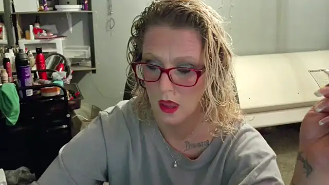 Lisalovely6981 online show from February 10, 11:36 am