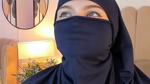 Snapshot of anna-henao chatting on December 27, 3:26 pm anna-henao online show from December 27, 3:26 pm