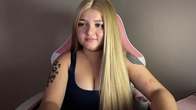 SweetPaige  online show from January 23, 11:36 pm