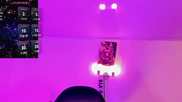 Snapshot of naomy__xx chatting on December 5, 3:15 am naomy xx online show from December 5, 3:15 am