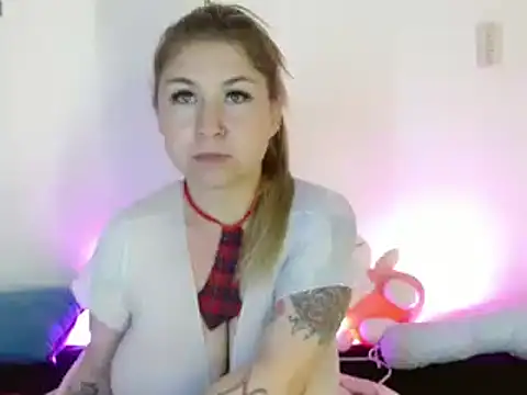 Snapshot of kittycatw chatting on January 7, 9:07 am kittycatw online show from January 7, 9:07 am