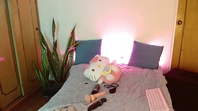 Snapshot of kittycatw chatting on September 8, 3:33 pm kittycatw online show from September 8, 3:33 pm