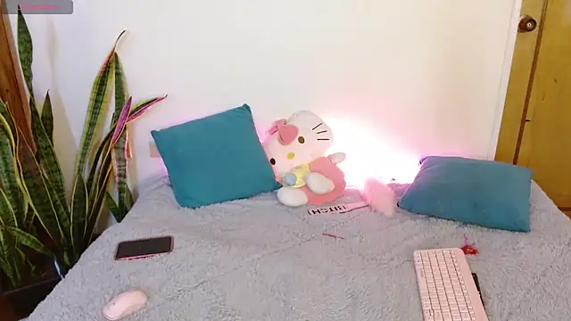 Snapshot of kittycatw chatting on November 26, 2:18 pm kittycatw online show from November 26, 2:18 pm