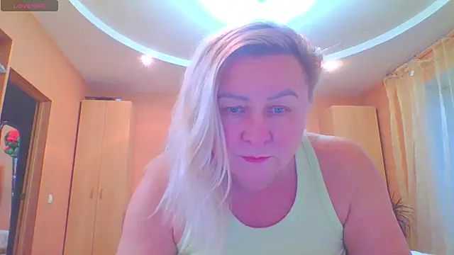 mira robinsonnn online show from January 8, 10:28 am