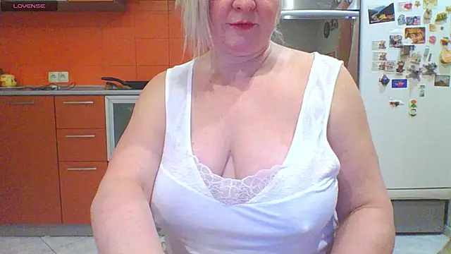 mira robinsonnn online show from February 12, 8:15 pm