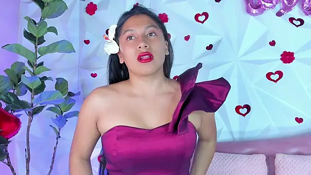 Snapshot of LinnaGardenia chatting on February 15, 12:26 am LinnaGardenia online show from February 15, 12:26 am