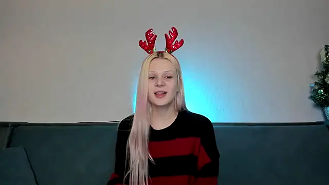 Snapshot of sashakiss99 chatting on December 6, 4:38 pm sashakiss99 online show from December 6, 4:38 pm