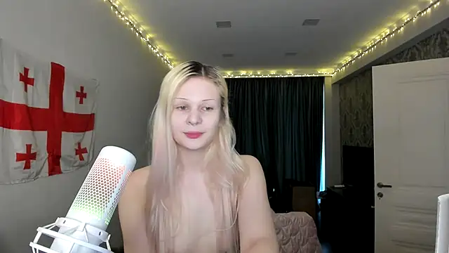 Snapshot of sashakiss99 chatting on February 4, 8:46 am sashakiss99 online show from February 4, 8:46 am