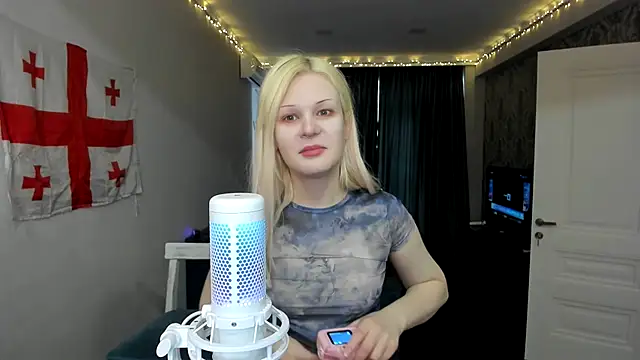 Snapshot of sashakiss99 chatting on February 24, 10:04 am sashakiss99 online show from February 24, 10:04 am