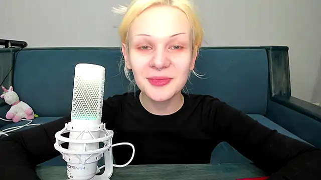 Snapshot of sashakiss99 chatting on February 24, 8:25 pm sashakiss99 online show from February 24, 8:25 pm