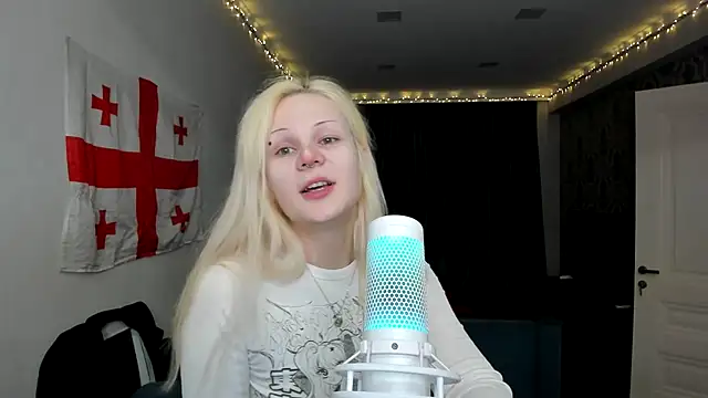 Snapshot of sashakiss99 chatting on March 1, 3:05 pm sashakiss99 online show from March 1, 3:05 pm