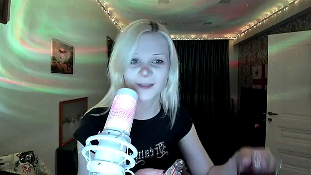 Snapshot of sashakiss99 chatting on September 15, 5:46 pm sashakiss99 online show from September 15, 5:46 pm